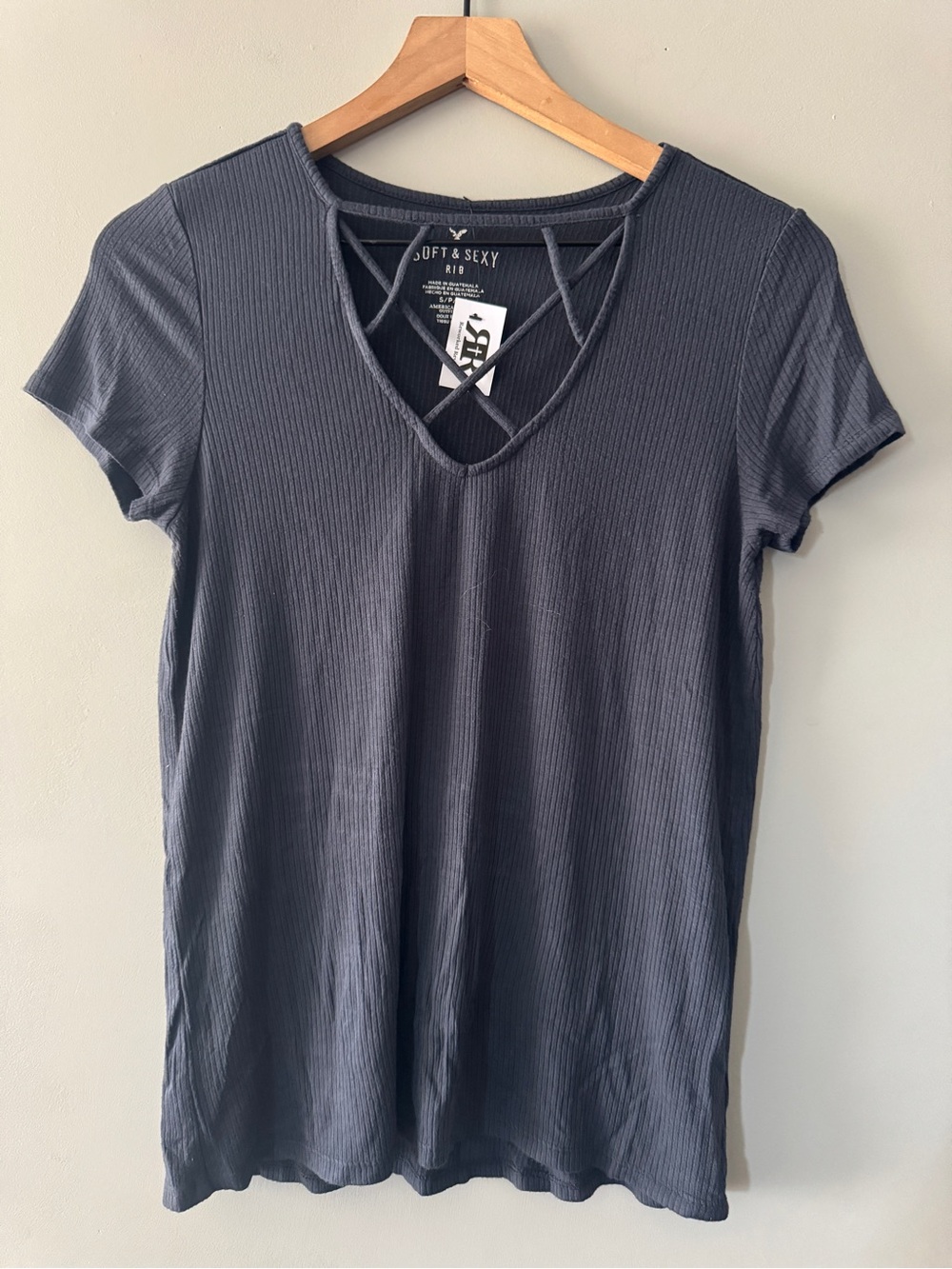 American Eagle | ribbed soft & sexy v neck top | S